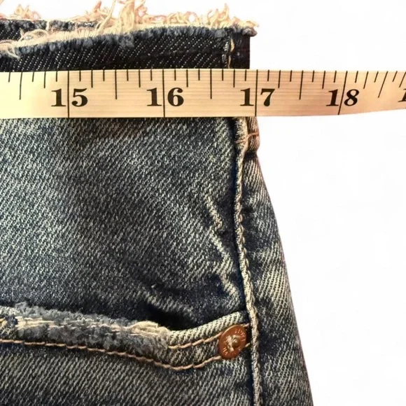 American Eagle denim shorts featuring a distressed look and frayed raw hem - Picture 7 of 8